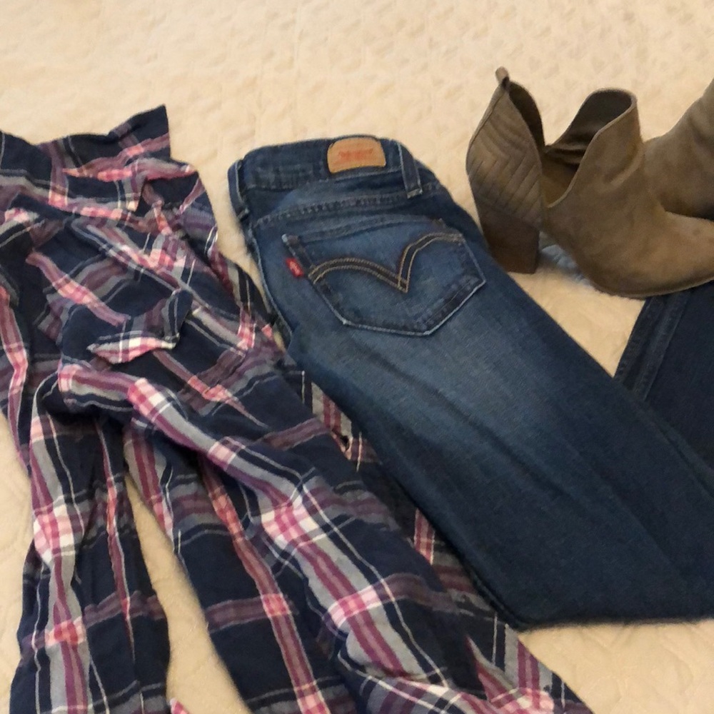 Levi’s 524 low rise boot cut/ flare Jean 0s